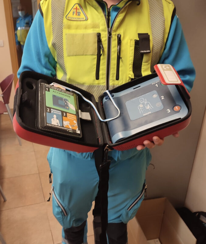 Non si trovano le piastre la Misericordia costretta a rimuovere i DAE